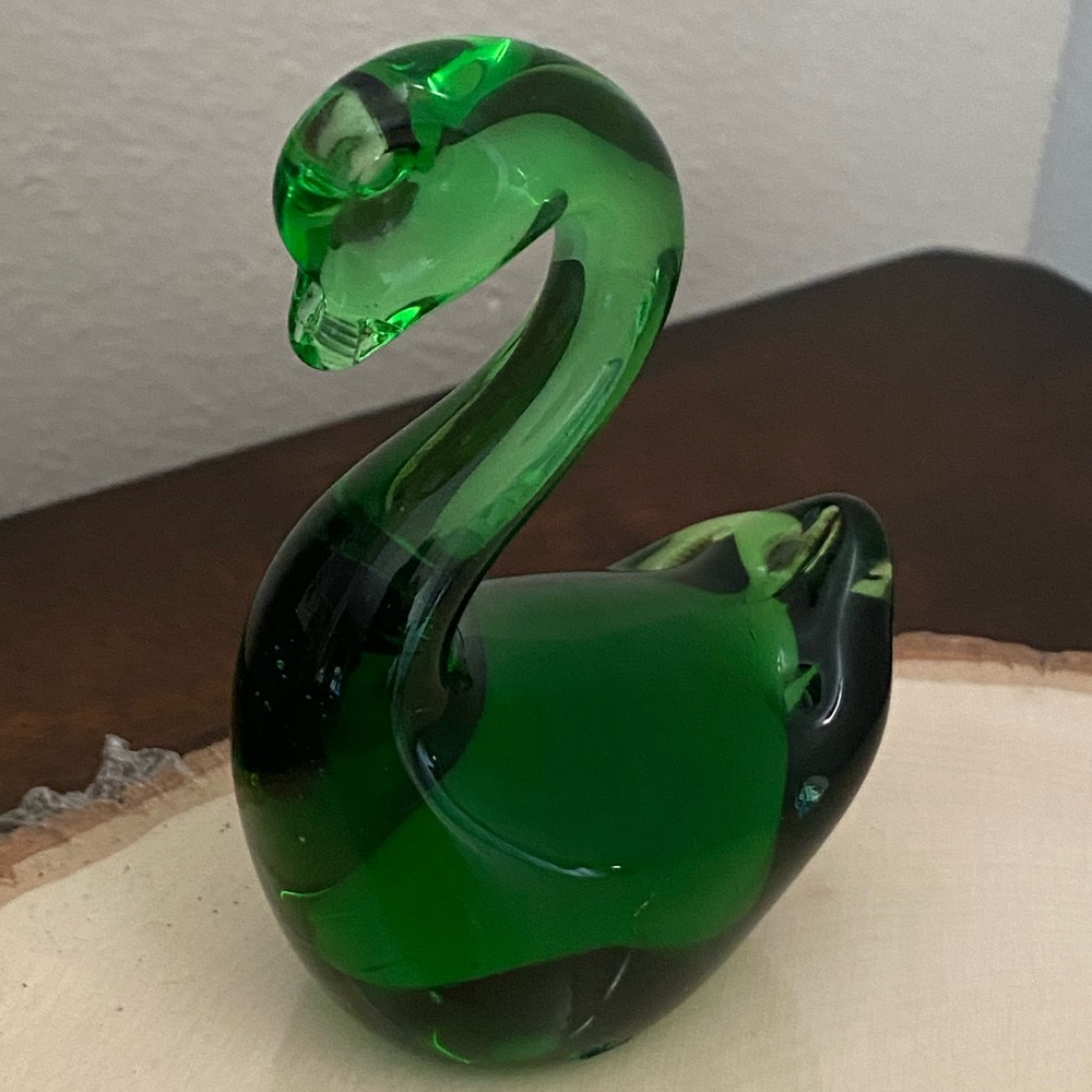 Vintage Viking Swan 4” Emerald Green Art Glass Paperweight Figurine